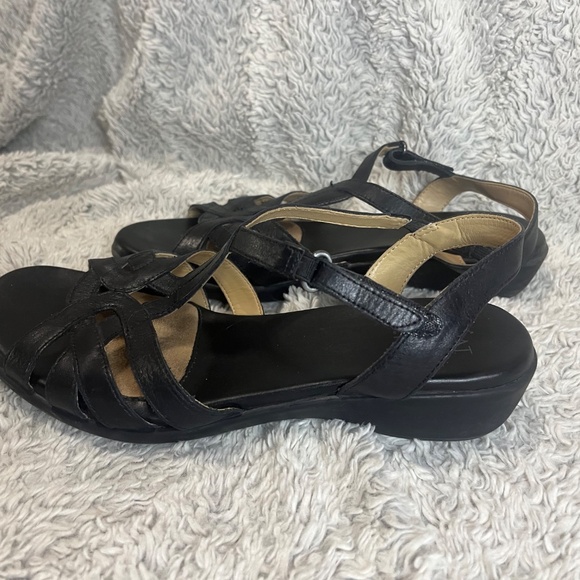 Naturalizer Women’s Black Leather Sandals size 9 1/2 - Picture 3 of 4